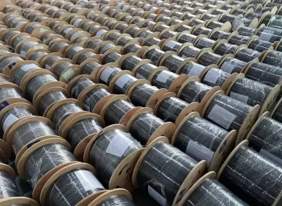 Outdoor fiber optic cable for aerial installation