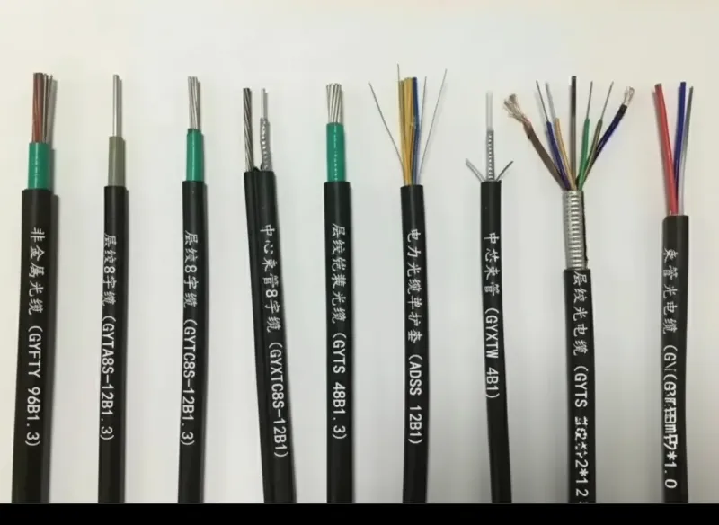 Outdoor fiber optic cable for FTT