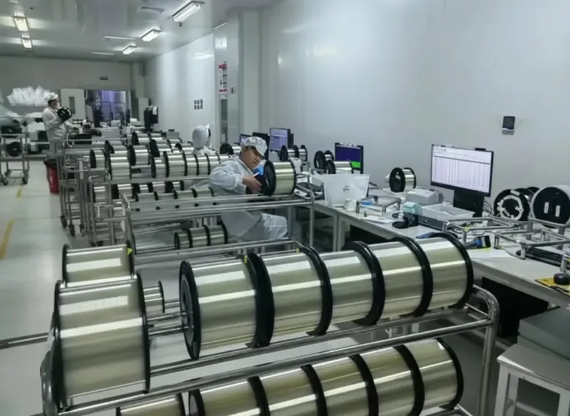 Cabo de fibra óptica de baixa perda por curvatura